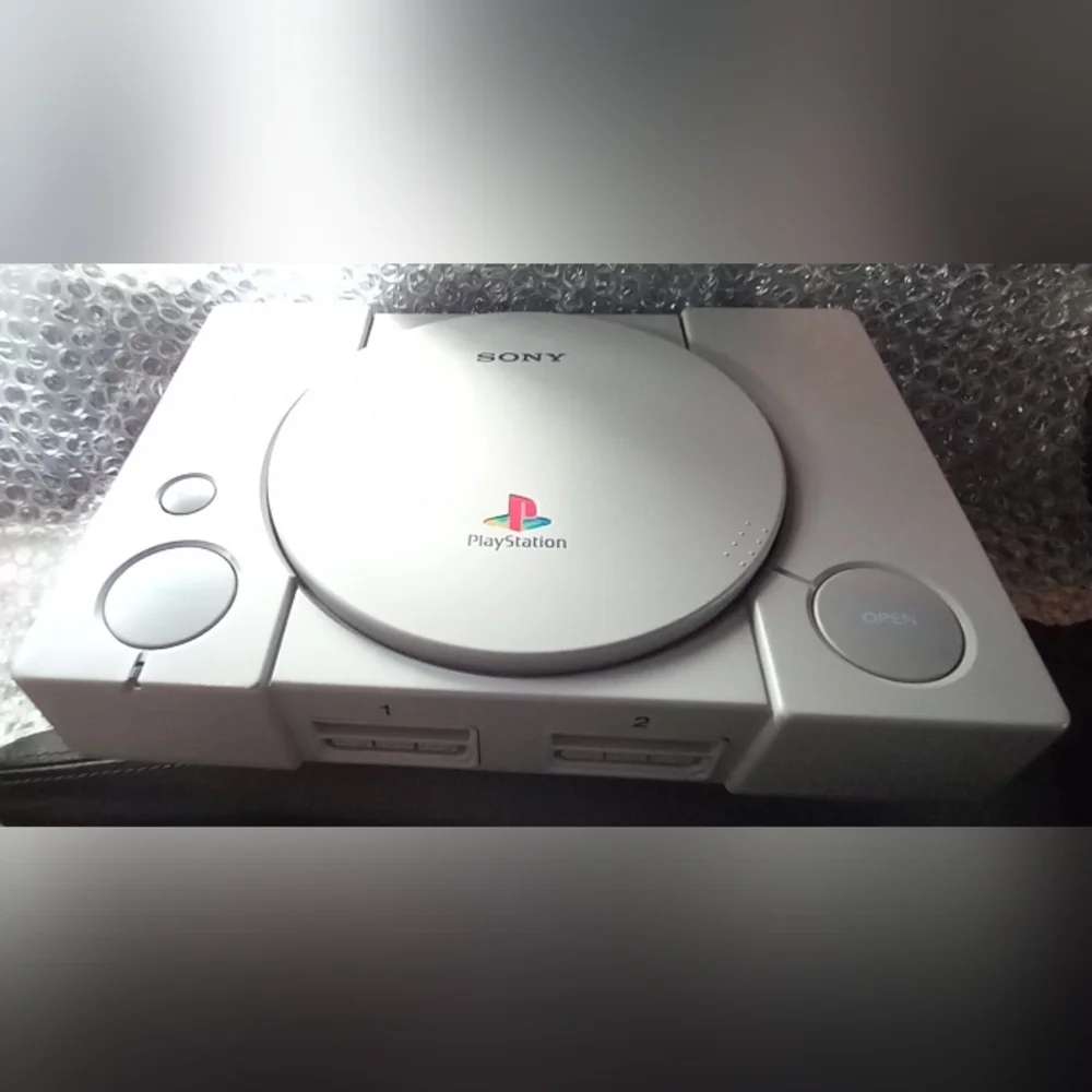 PS1, 3 controllers, 5 games.